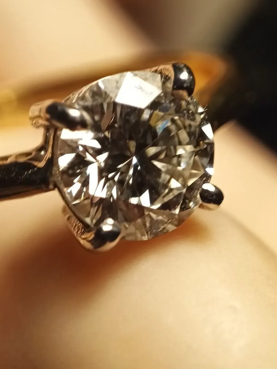 18ct Gold Hand Made Diamond Solitaire Ring - Image 4