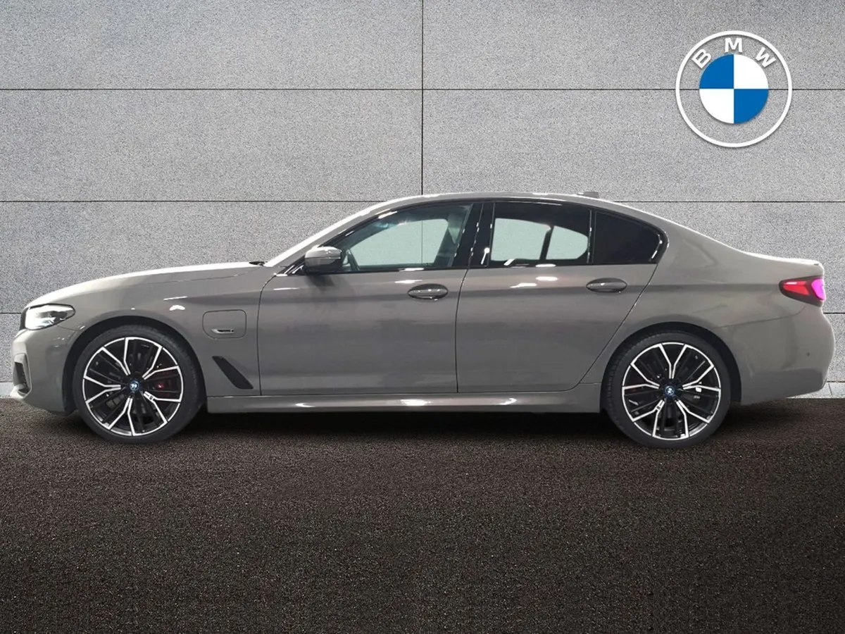 BMW 5 Series 530e M Sport Saloon - Image 4