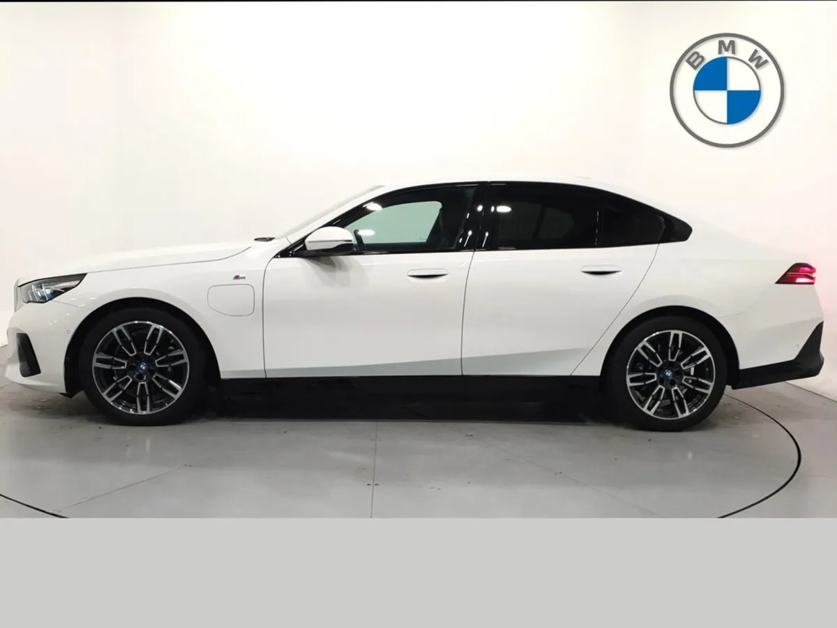 BMW 5 Series 530e M Sport Saloon - Image 4