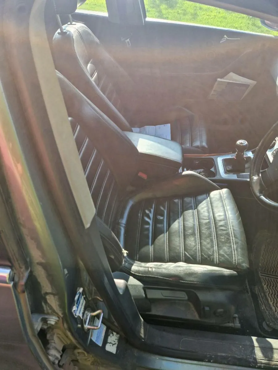 Volkswagen Passat - Image 4