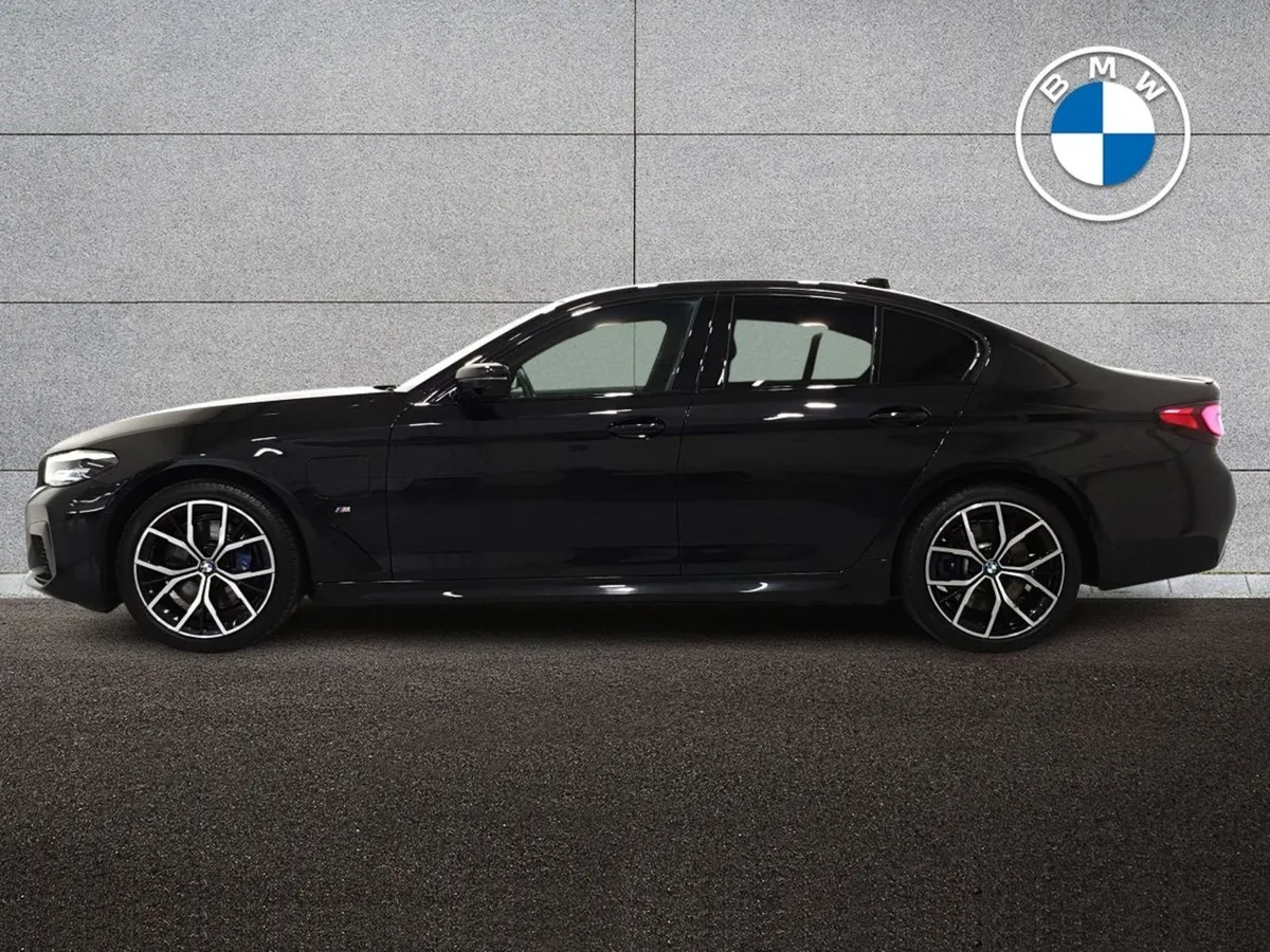 BMW 5 Series 530e M Sport Saloon - Image 4