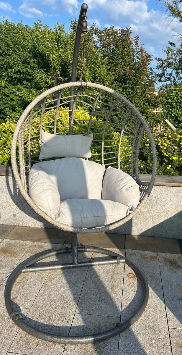 Garden Egg Chair - Image 1