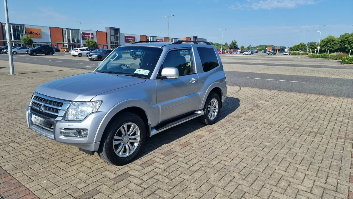 Mitsubishi Pajero 2017 SWB - Image 3