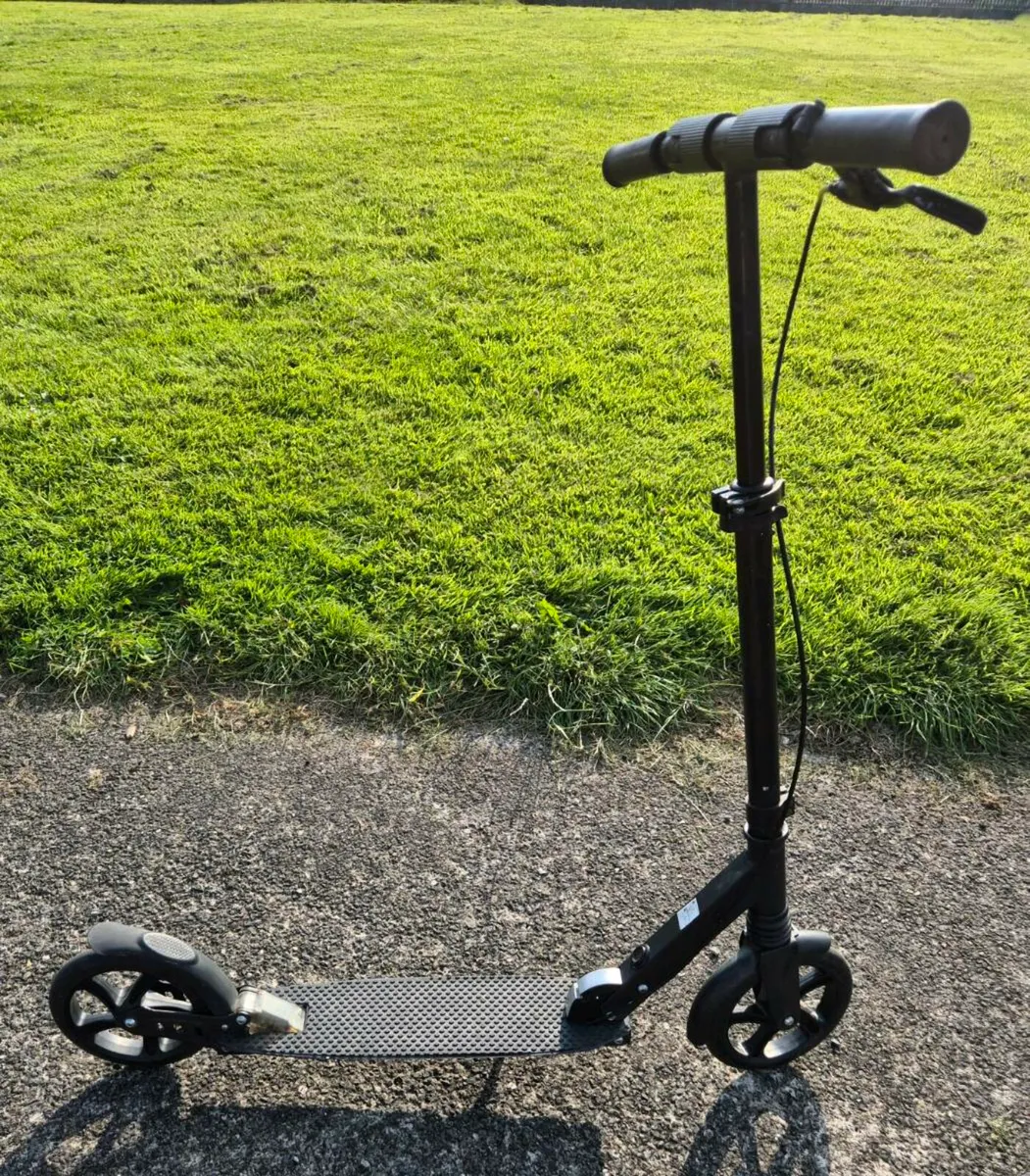 MANUAL FOLDING SCOOTER - Image 1