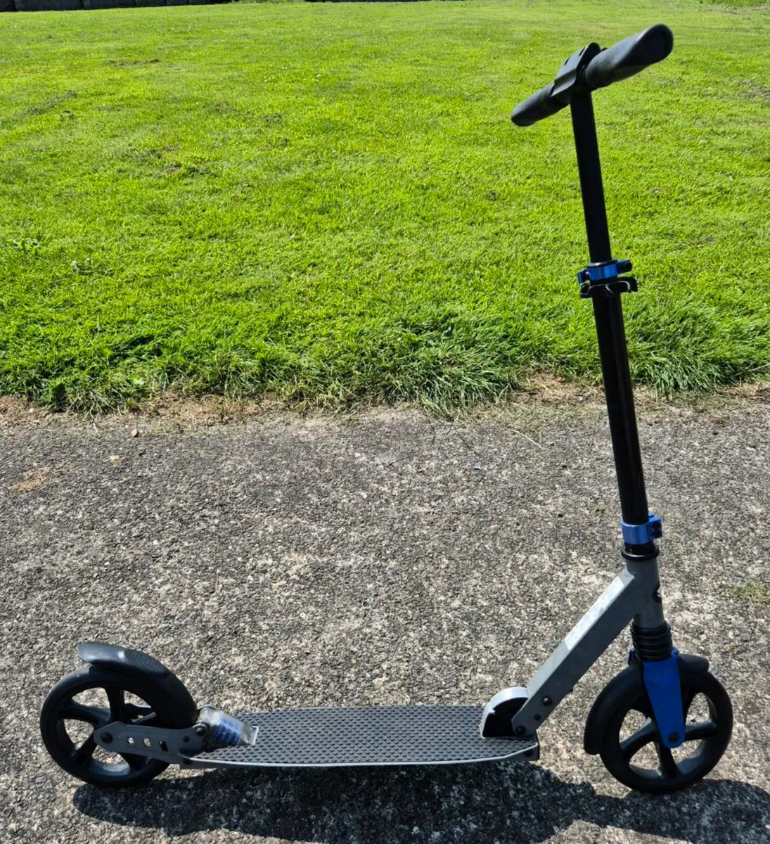 MANUAL FOLDING SCOOTER - Image 1