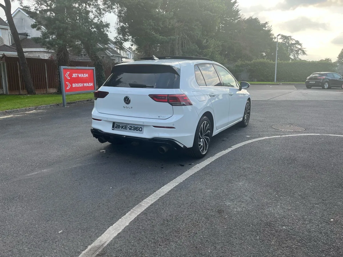 Volkswagen Golf Style 1.5 Sunroof - Image 4