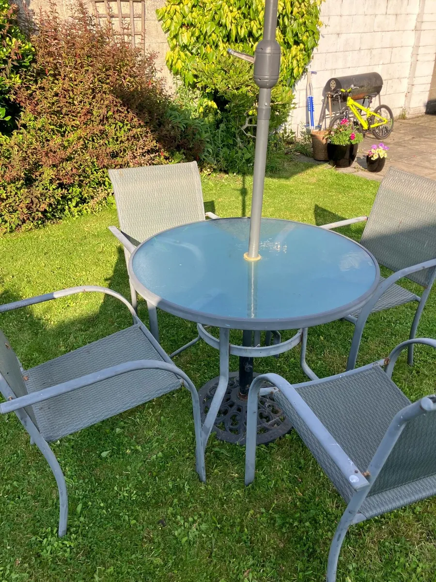 Garden table and chairs - Image 2