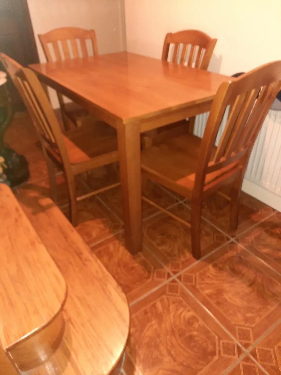 Kitchen table and chairs - Image 1