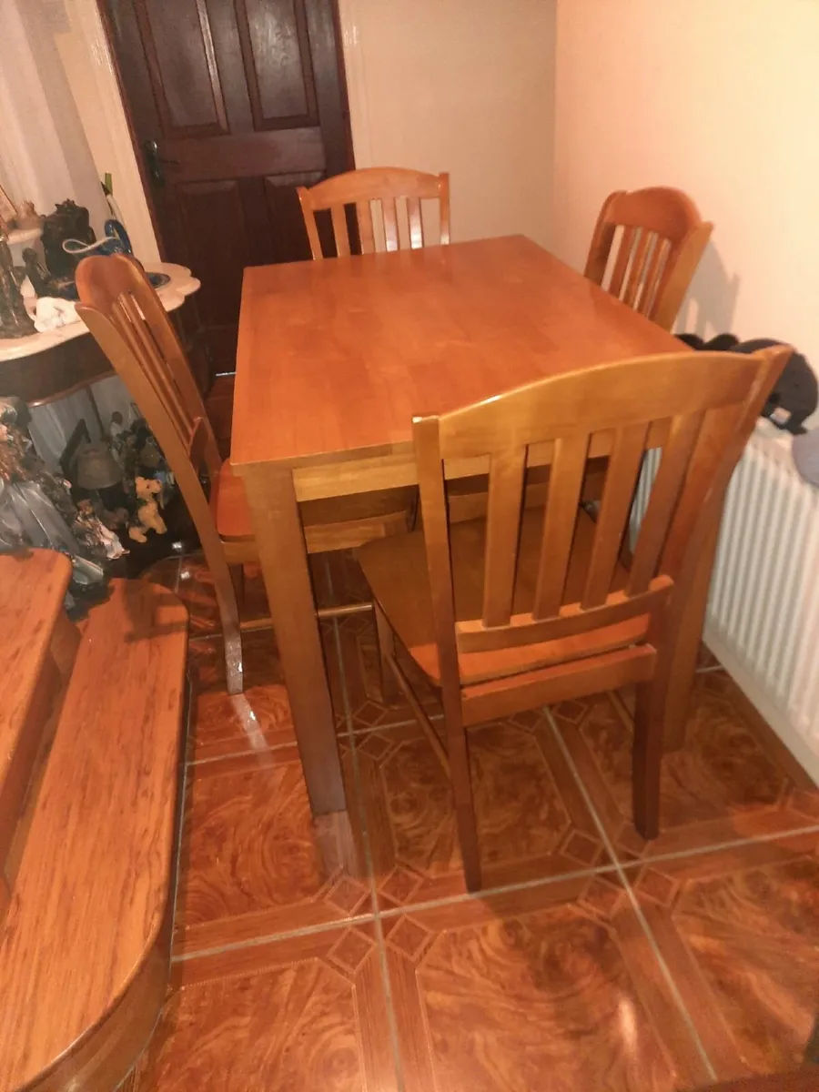 Kitchen table and chairs - Image 2