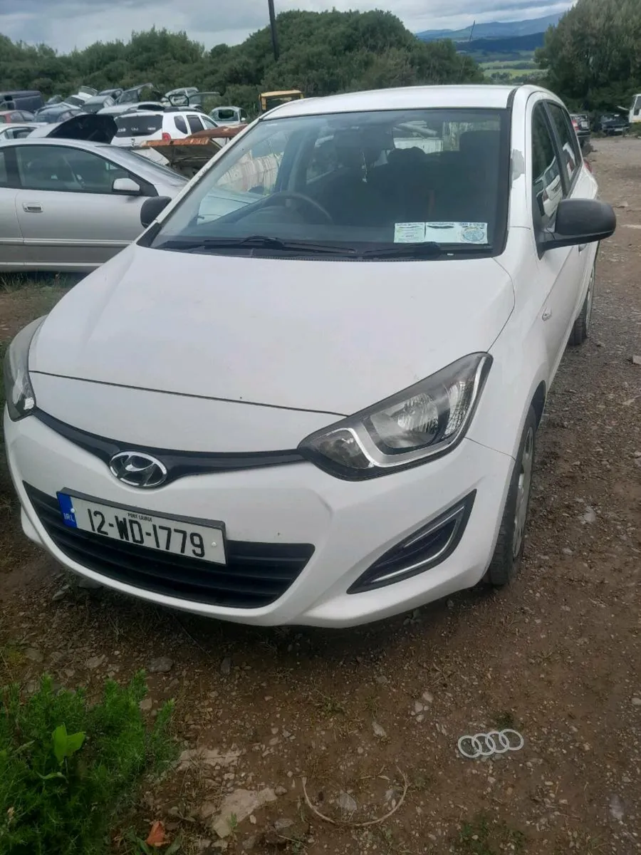 Breaking hyundai i20 - Image 1