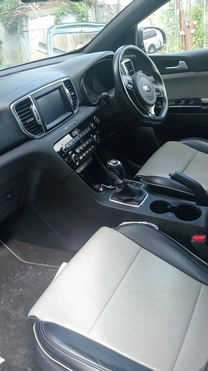 17 KIA Sportage GT line 2.0 4wd - Image 4