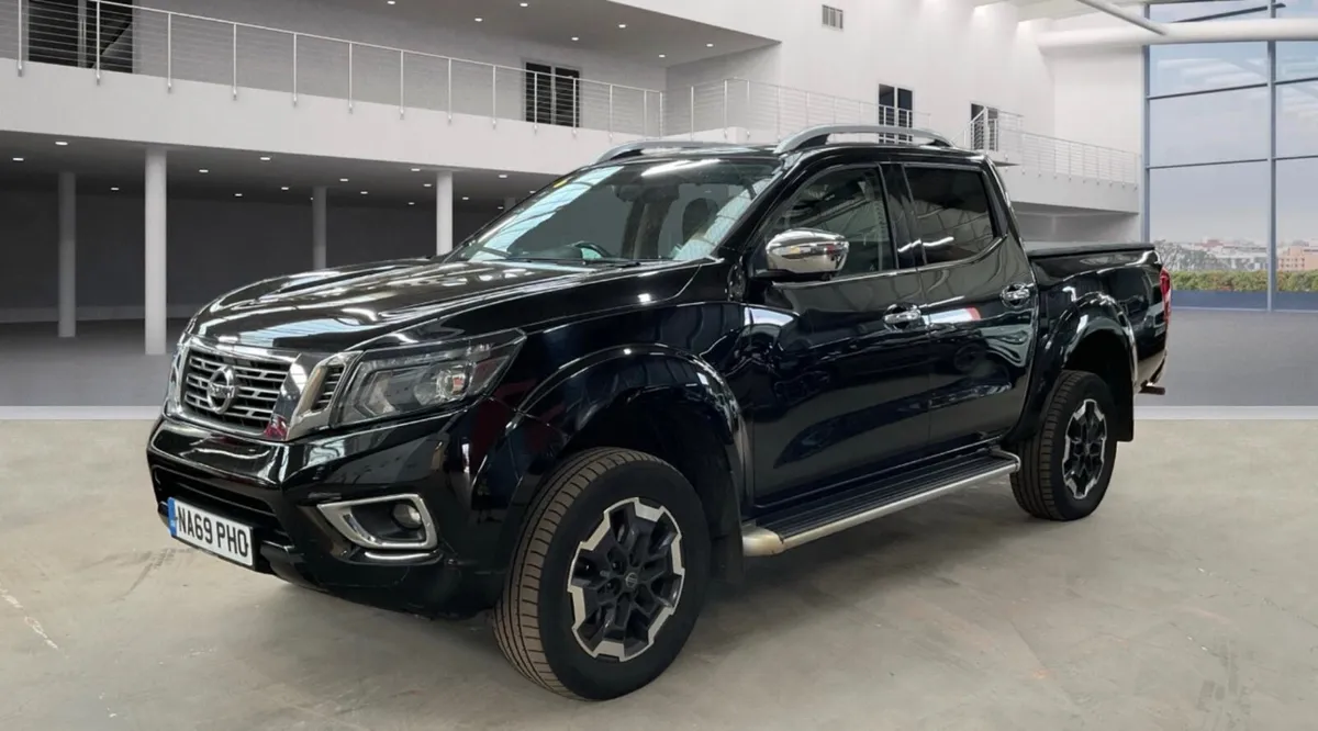 2019 Nissan Navara Crewcab Pickup 2.3 Tekna - Image 2