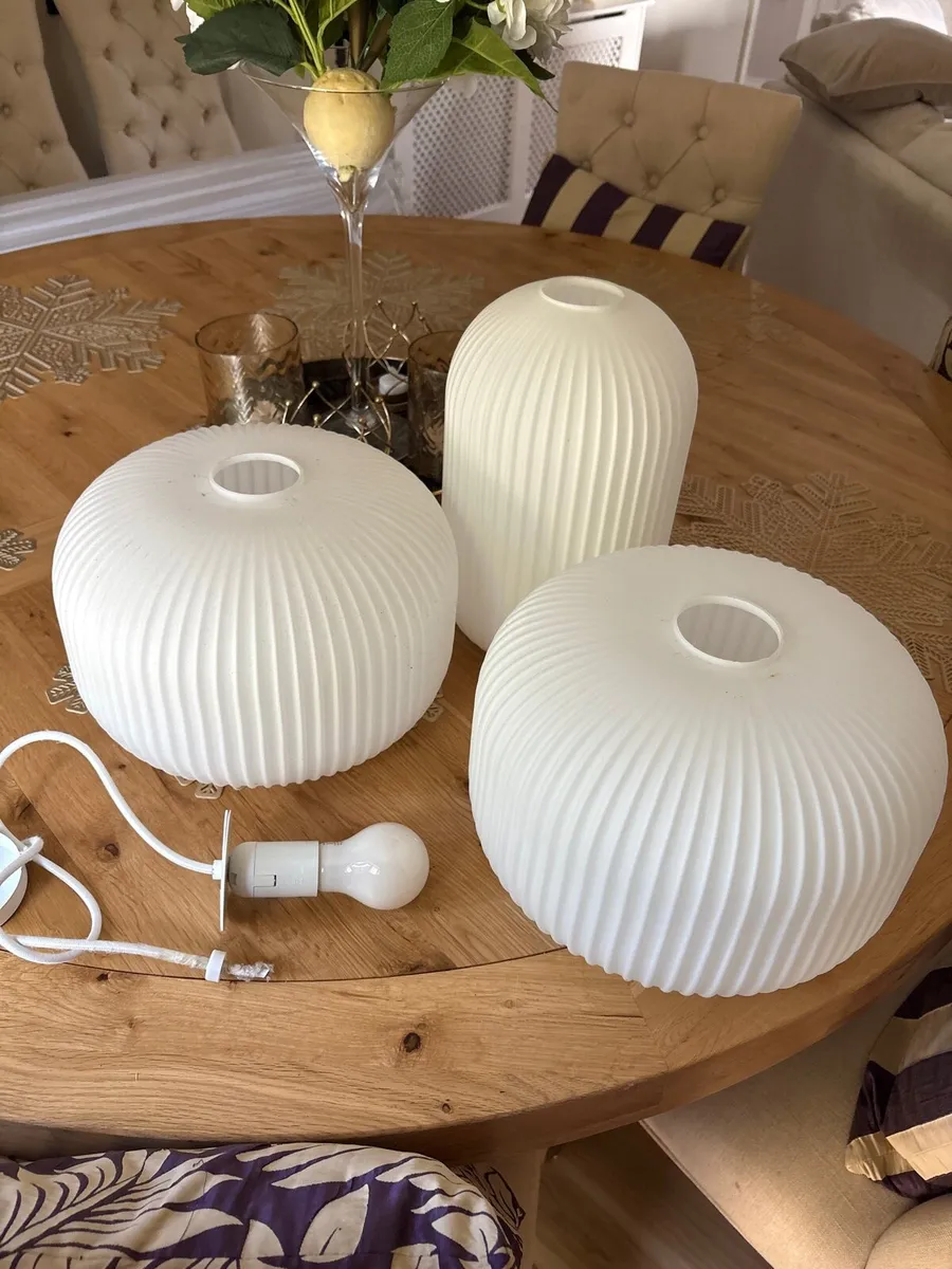 Ceiling lamps