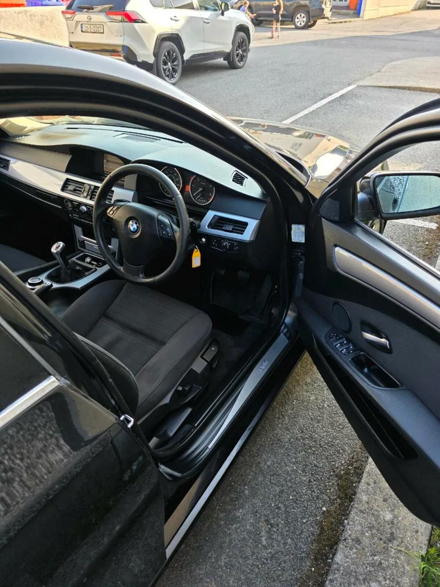 BMW 520 - Image 1