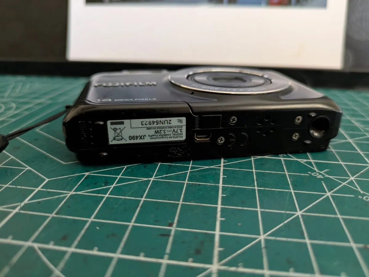 Fujifilm 14MP CCD 🌈 digital compact camera - Image 2