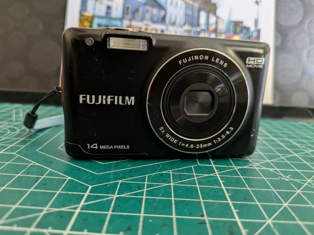 Fujifilm 14MP CCD 🌈 digital compact camera - Image 3