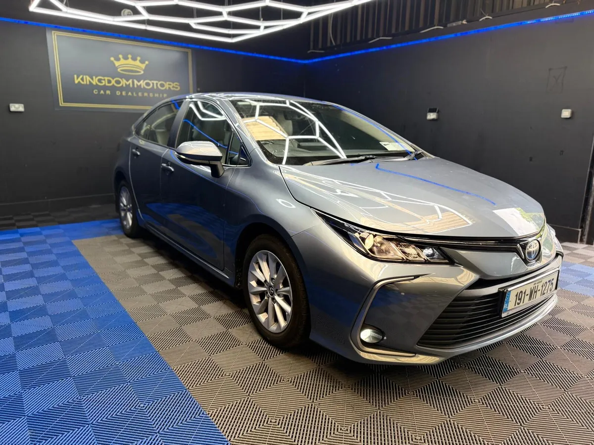 Toyota Corolla,AUTOMATIC - Image 2
