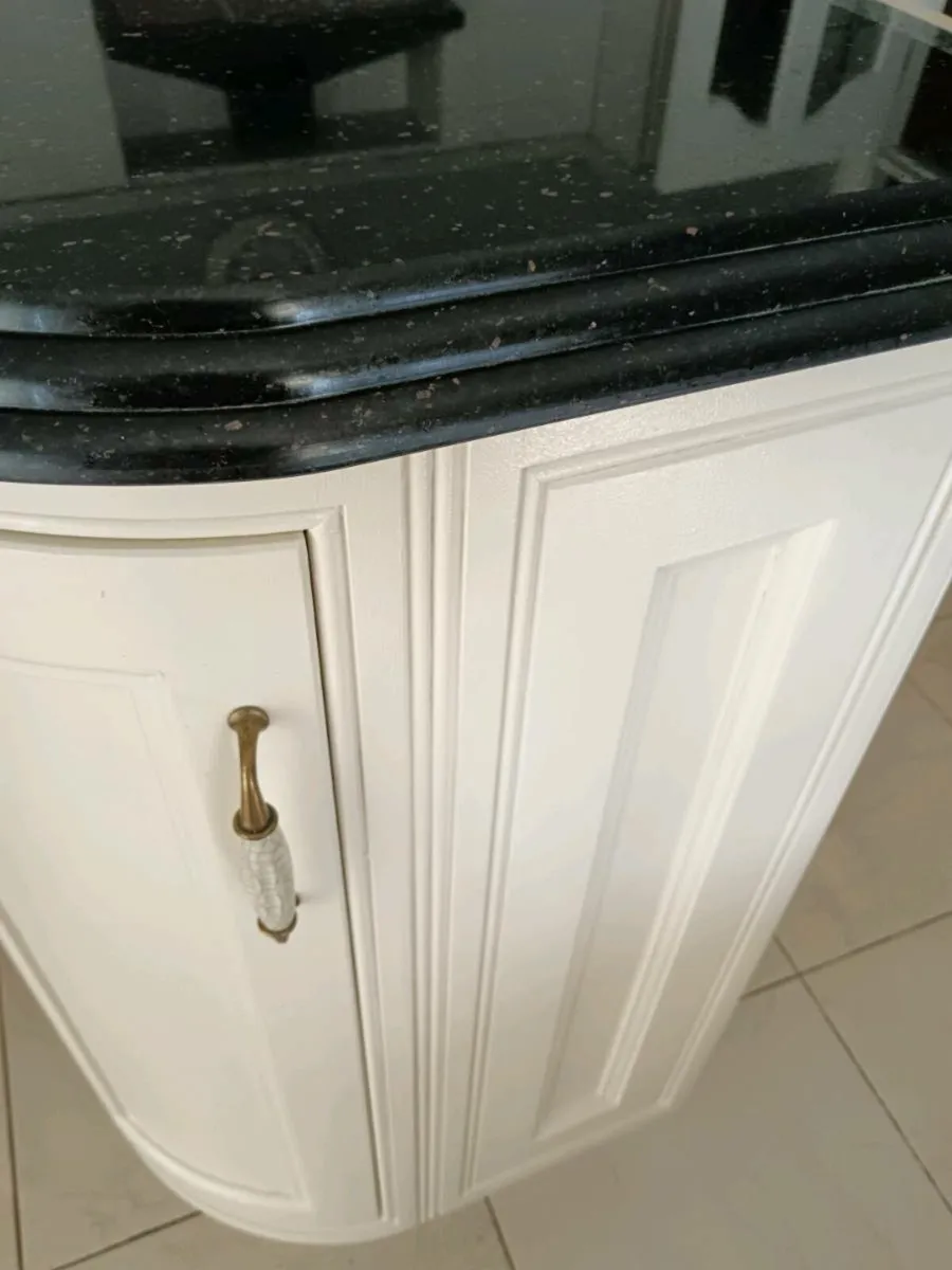 Kitchen unit - Image 1