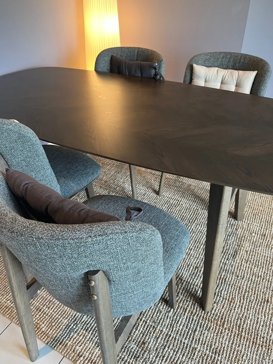 Dining Table Contemporary Scandinavian style - Image 2