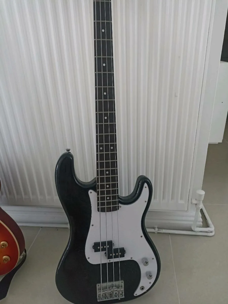 Bass guitar - Image 2