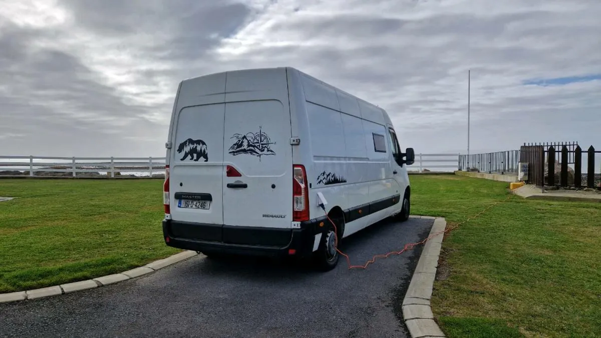 Renault master camper van - Image 1