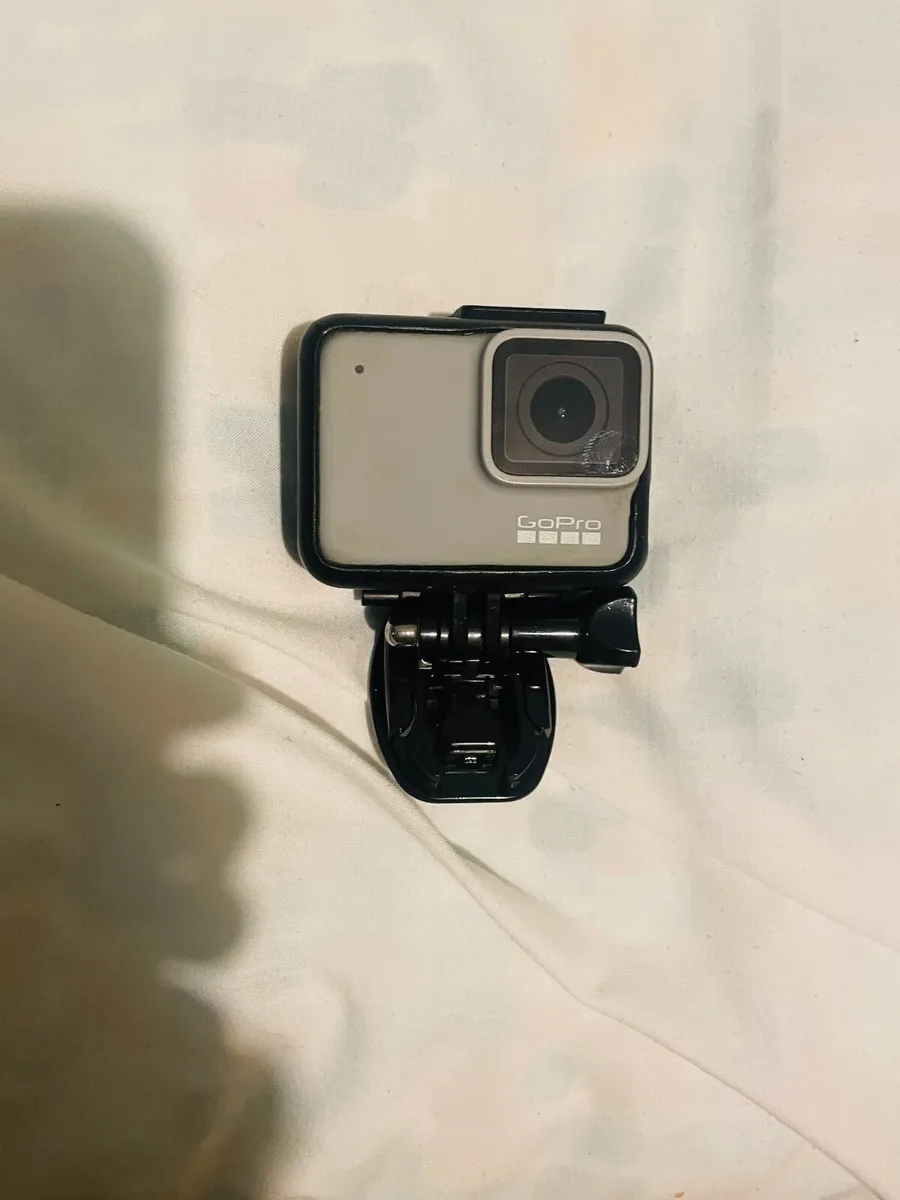 Go Pro Hero 7 and Go Pro Hero 8 cameras - Image 2