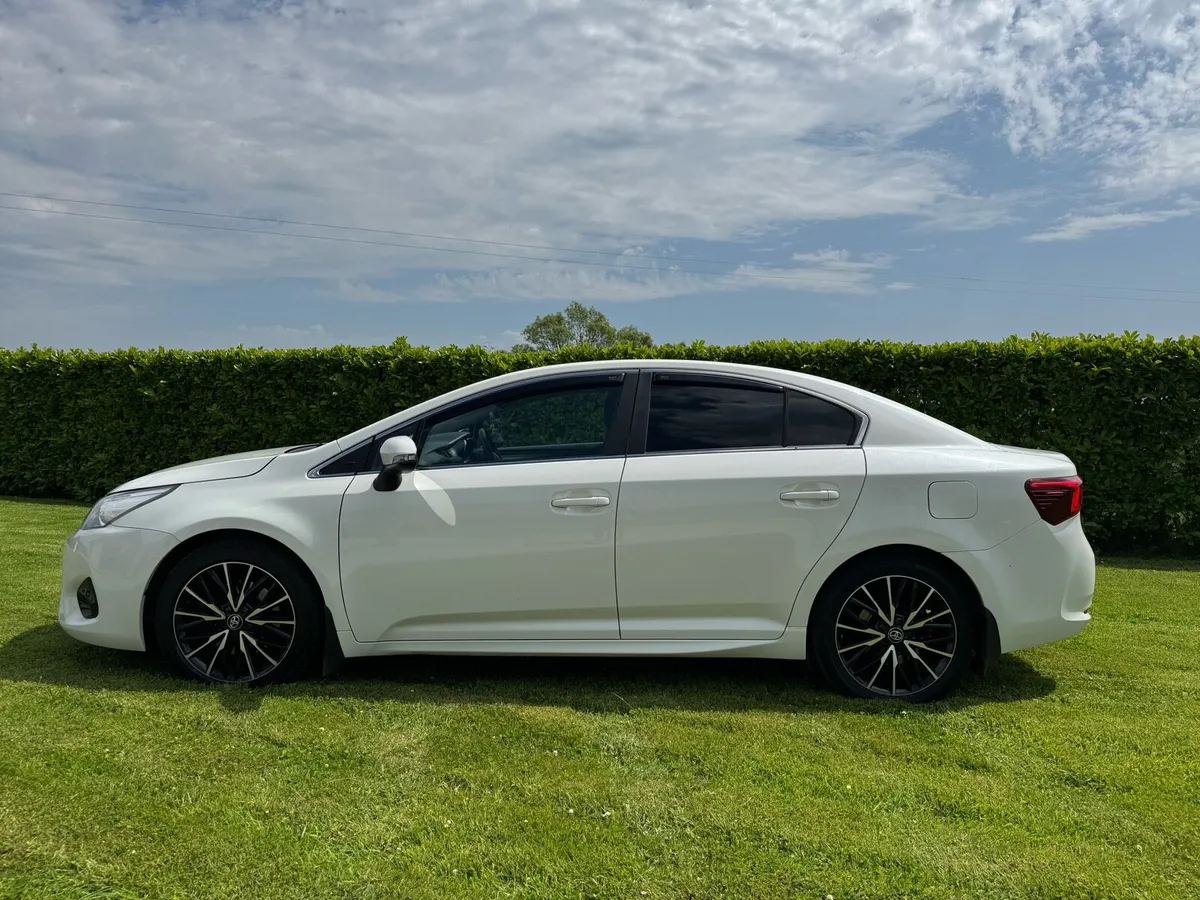 Toyota Avensis 2.0 - Image 4