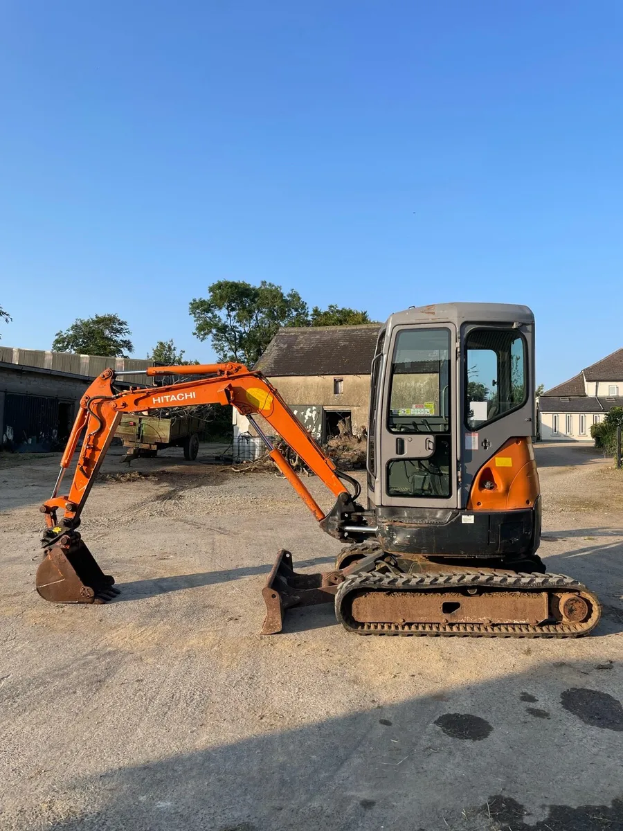 Hitachi 3 tonne digger - Image 1