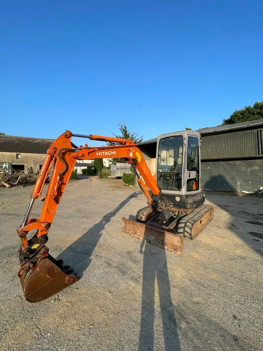 Hitachi 3 tonne digger - Image 2