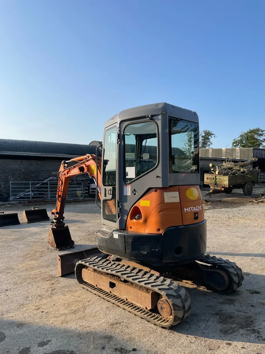 Hitachi 3 tonne digger - Image 3