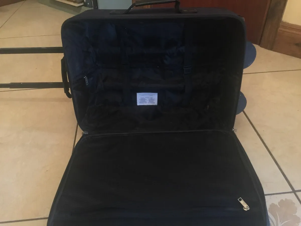 American Tourister suitcase - Image 2