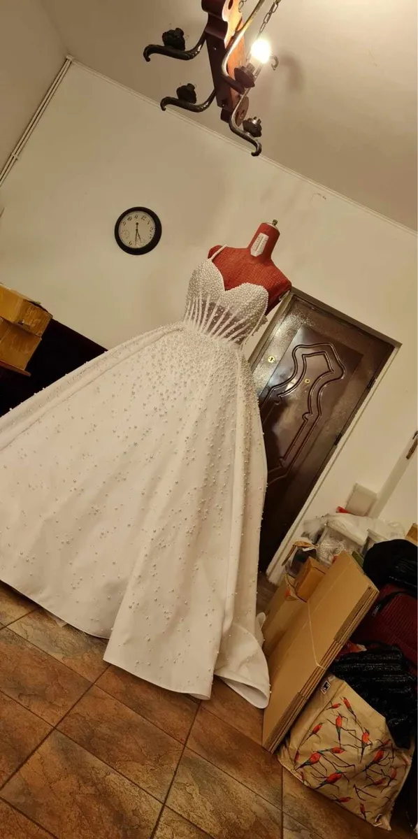 Wedding dress - Image 1