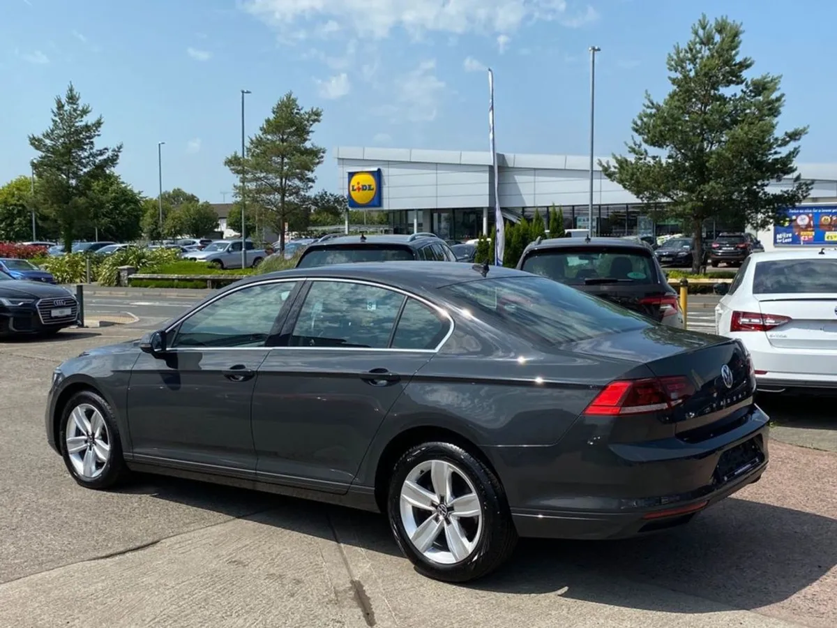 Volkswagen Passat SE NAV 2.0tdi 150PS DSG - Image 3