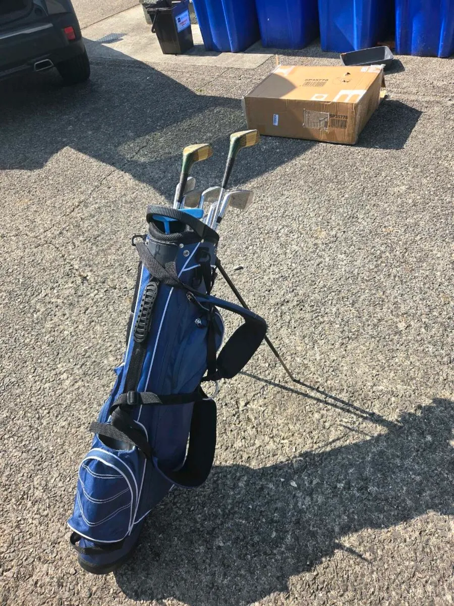 Golf set and bag. - Image 1