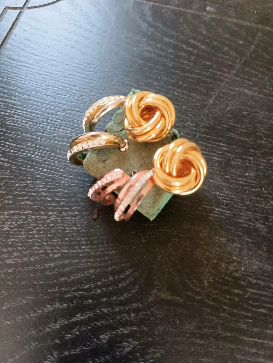 Beautiful 3 sets Earrings, - Image 1