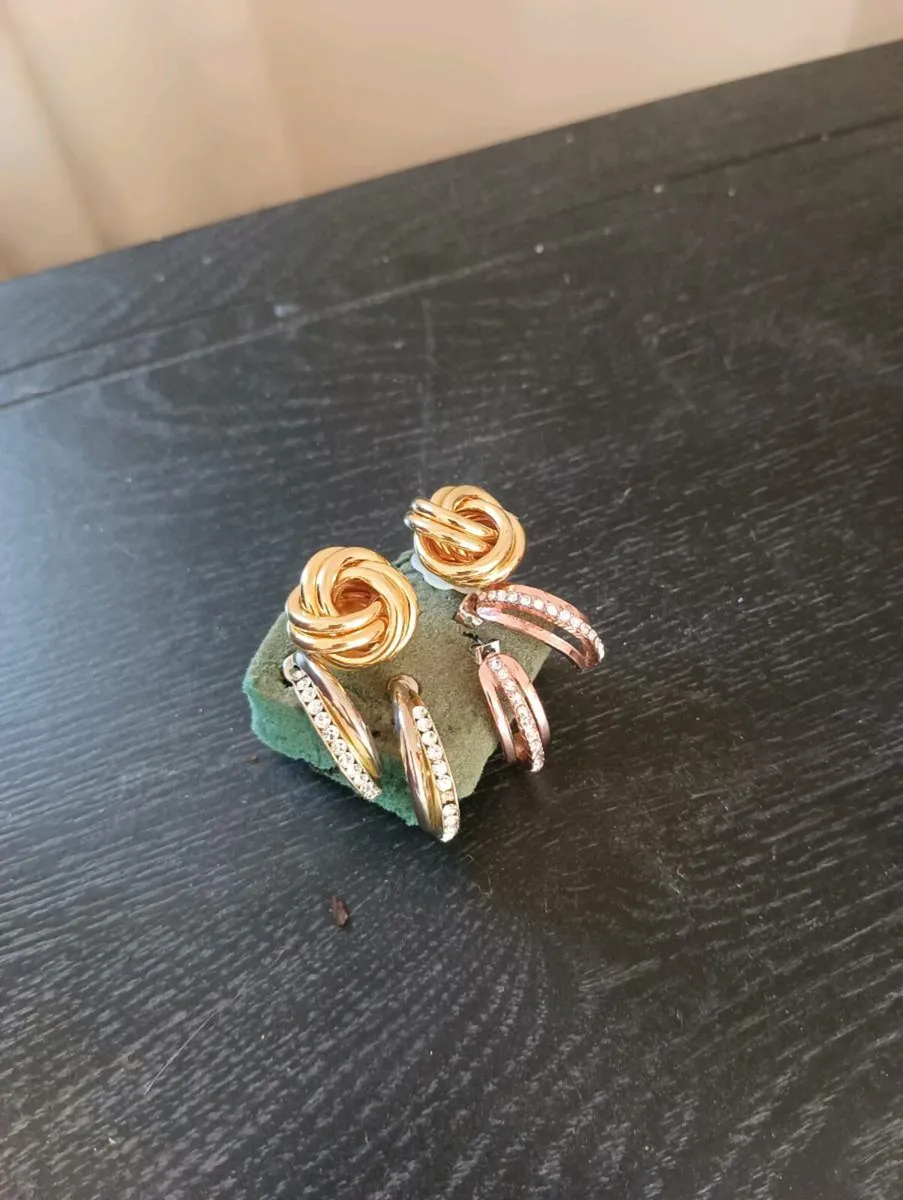 Beautiful 3 sets Earrings, - Image 2