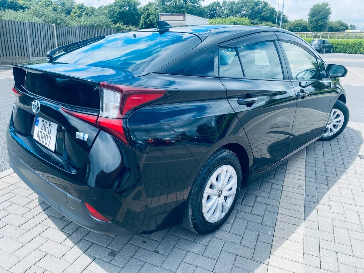 Toyota Prius 2021 - Image 2