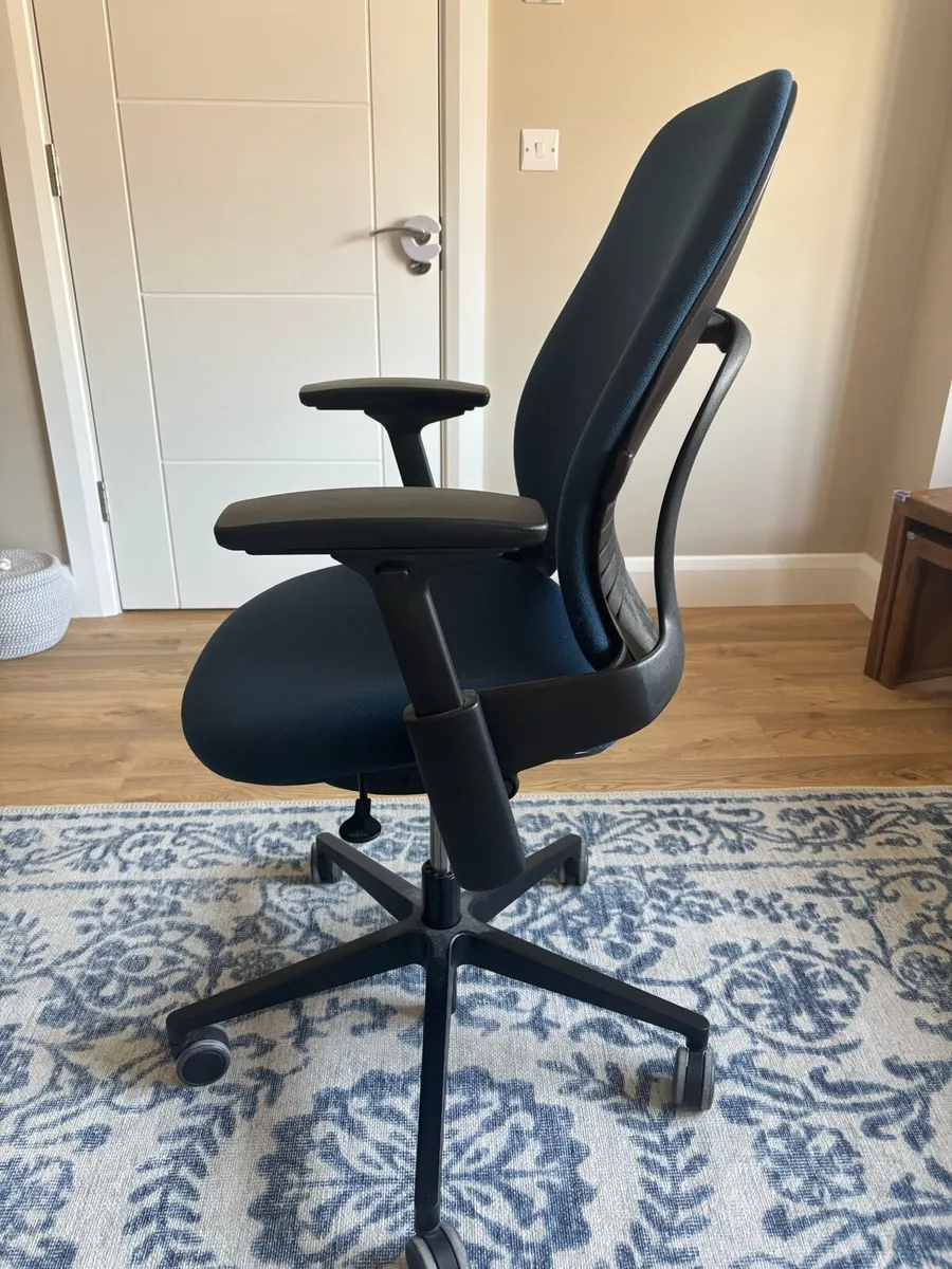 Steelcase Leap V2 Ergonomic Chair - Image 2