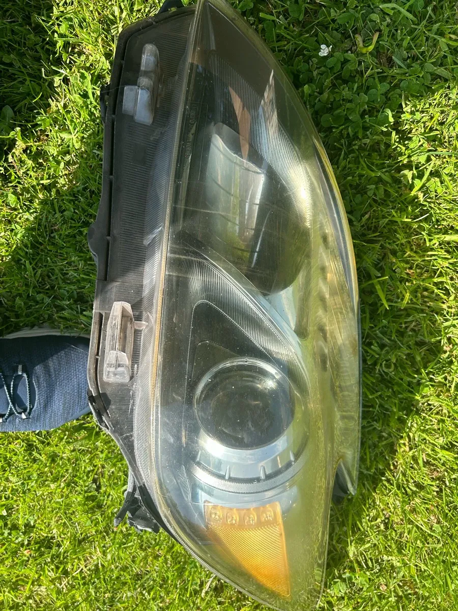 Toyota Prius Headlights Non LED - Image 2