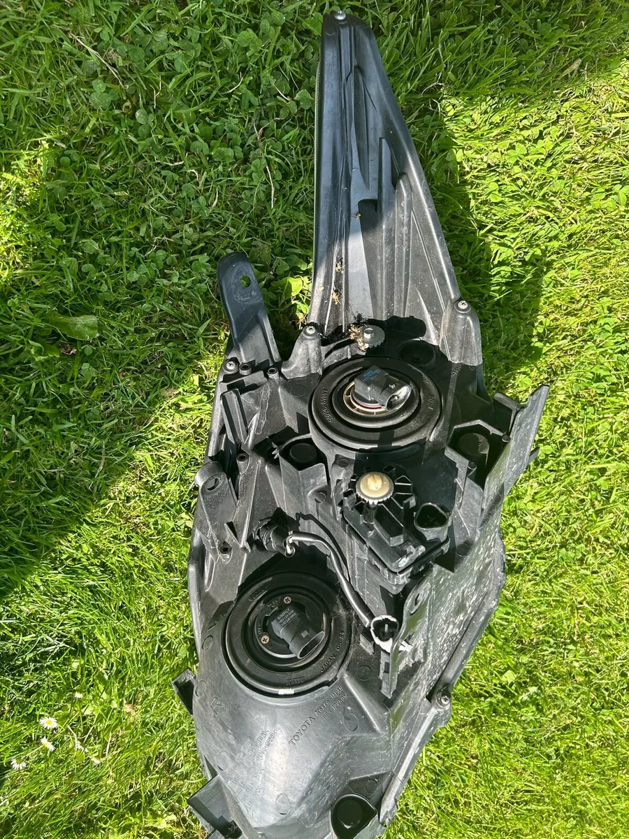 Toyota Prius Headlights Non LED - Image 4