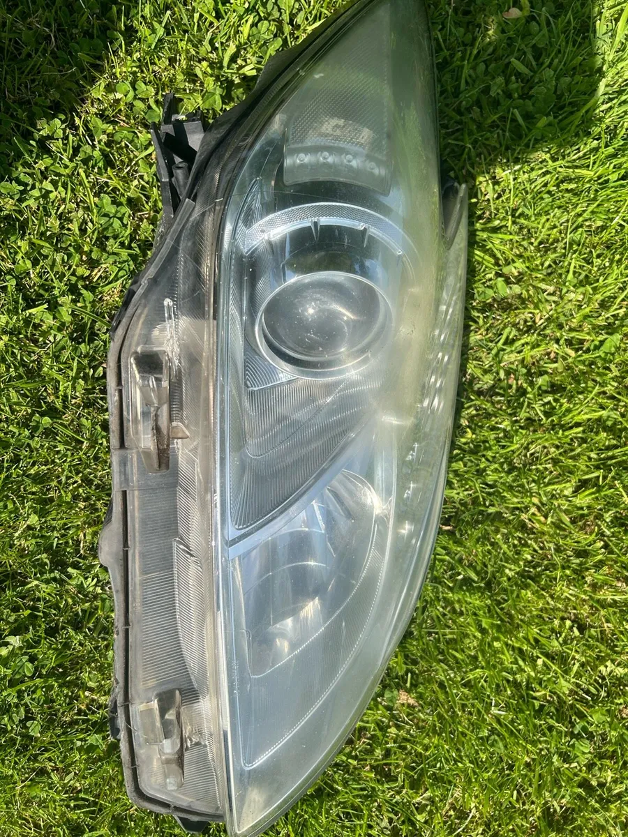 Toyota Prius Headlights Non LED - Image 1