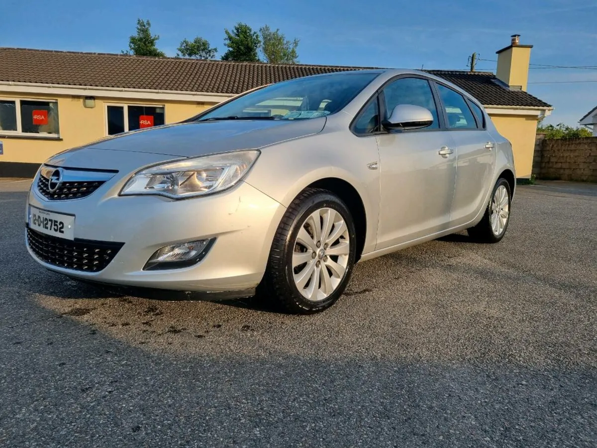 2012 opel Astra New Nct Fully serviced 2 keys - Image 2