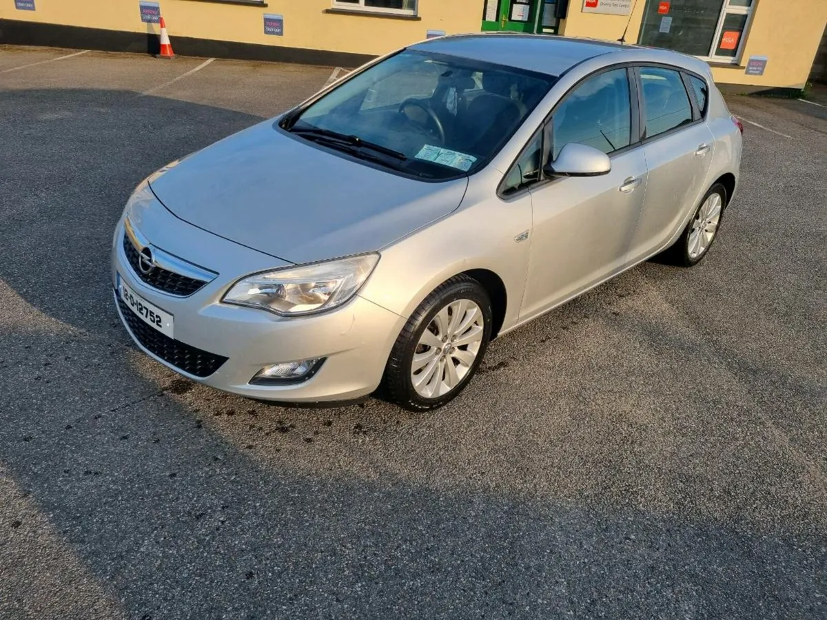2012 opel Astra New Nct Fully serviced 2 keys - Image 3