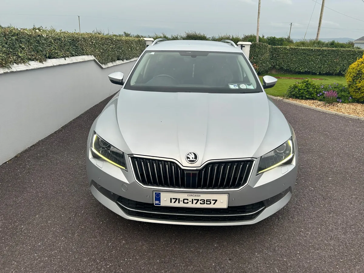 Skoda Superb 2017 - Image 2