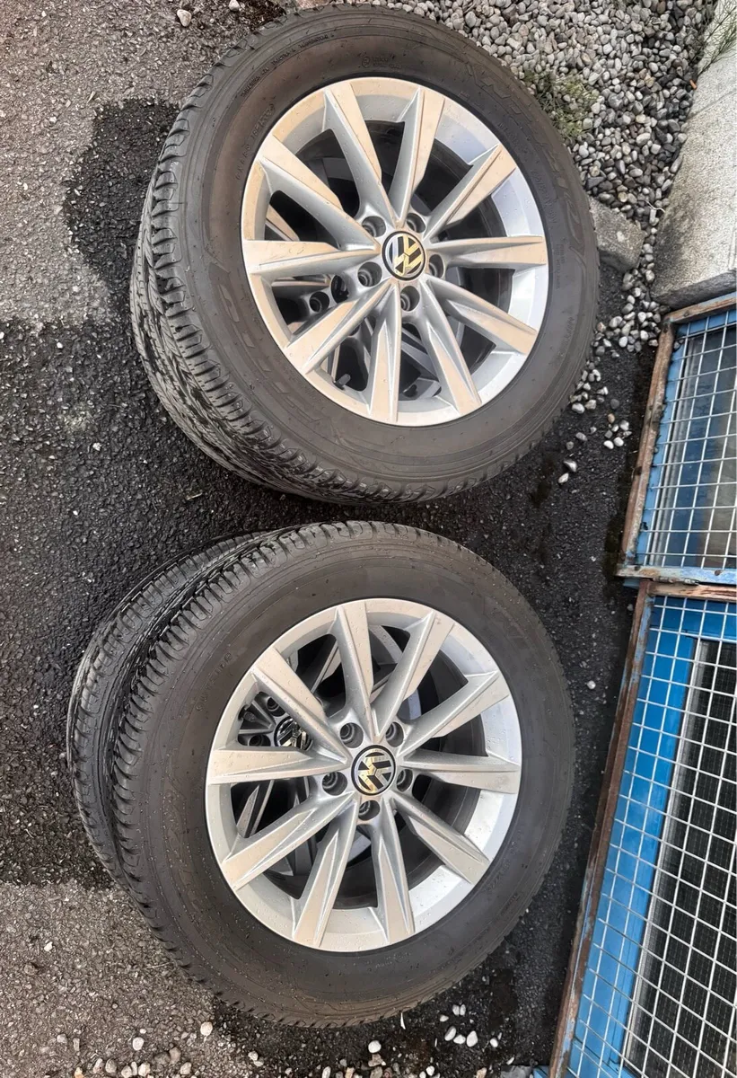 Volkswagen alloys wheels 235/55R17 - Image 1