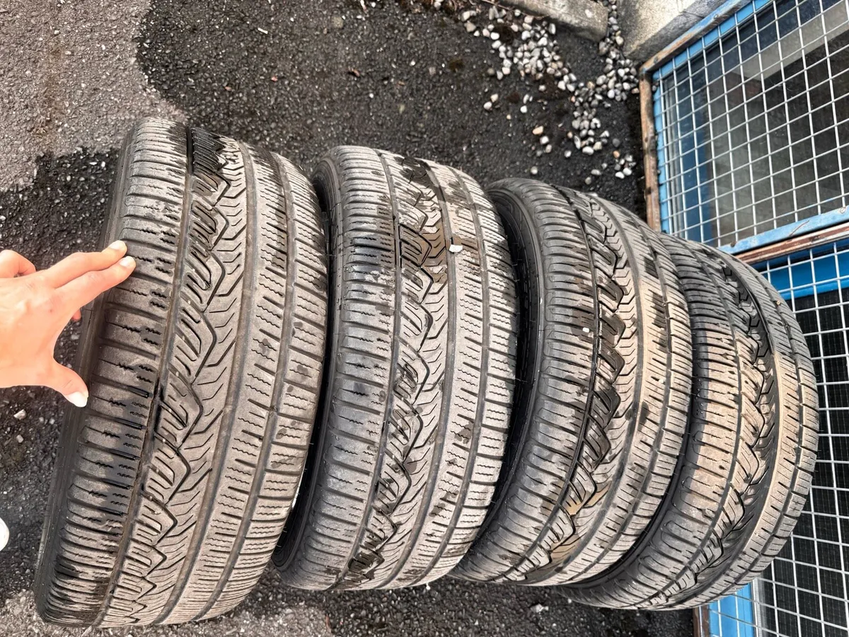 Volkswagen alloys wheels 235/55R17 - Image 3