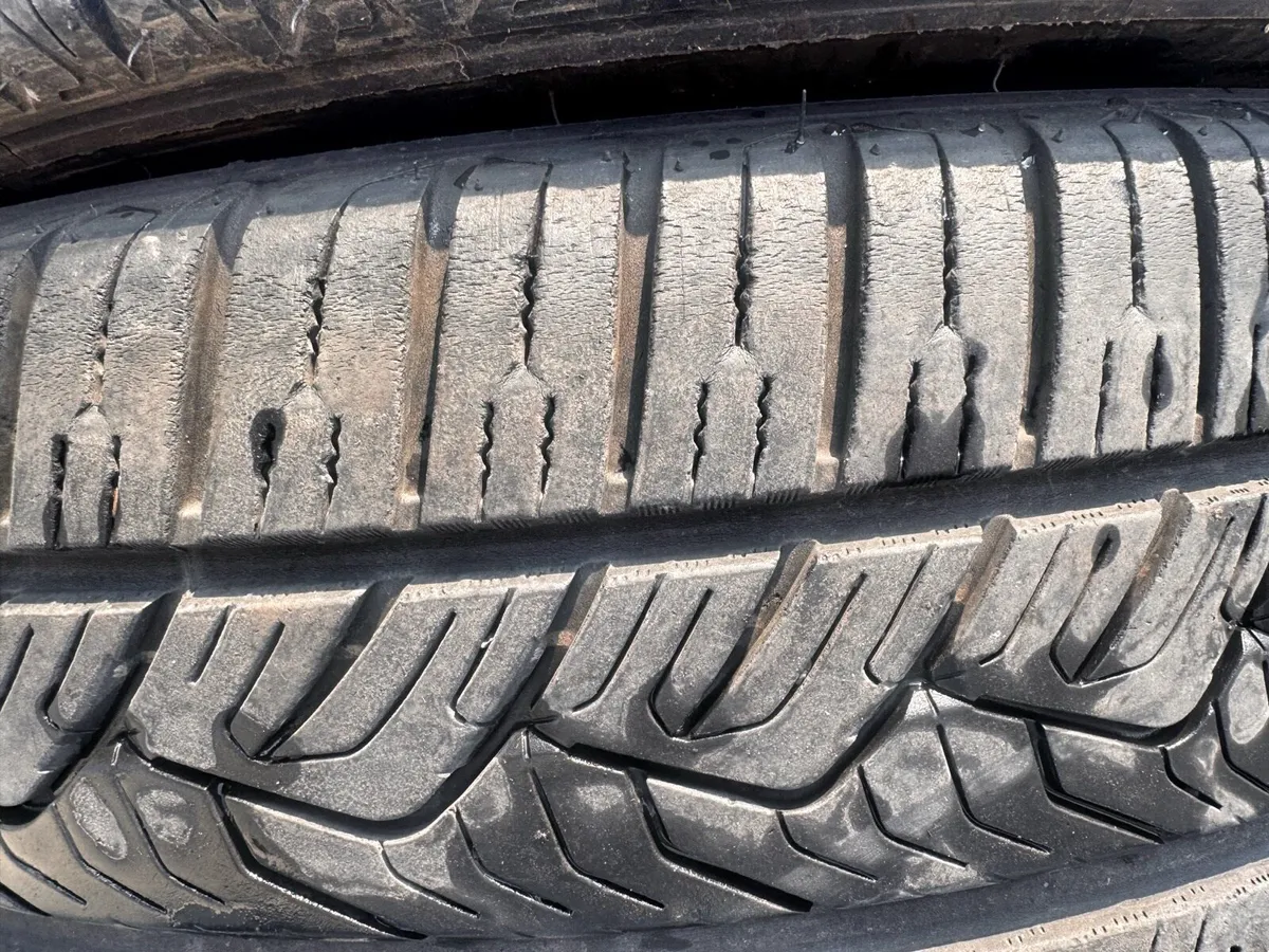 Volkswagen alloys wheels 235/55R17 - Image 4