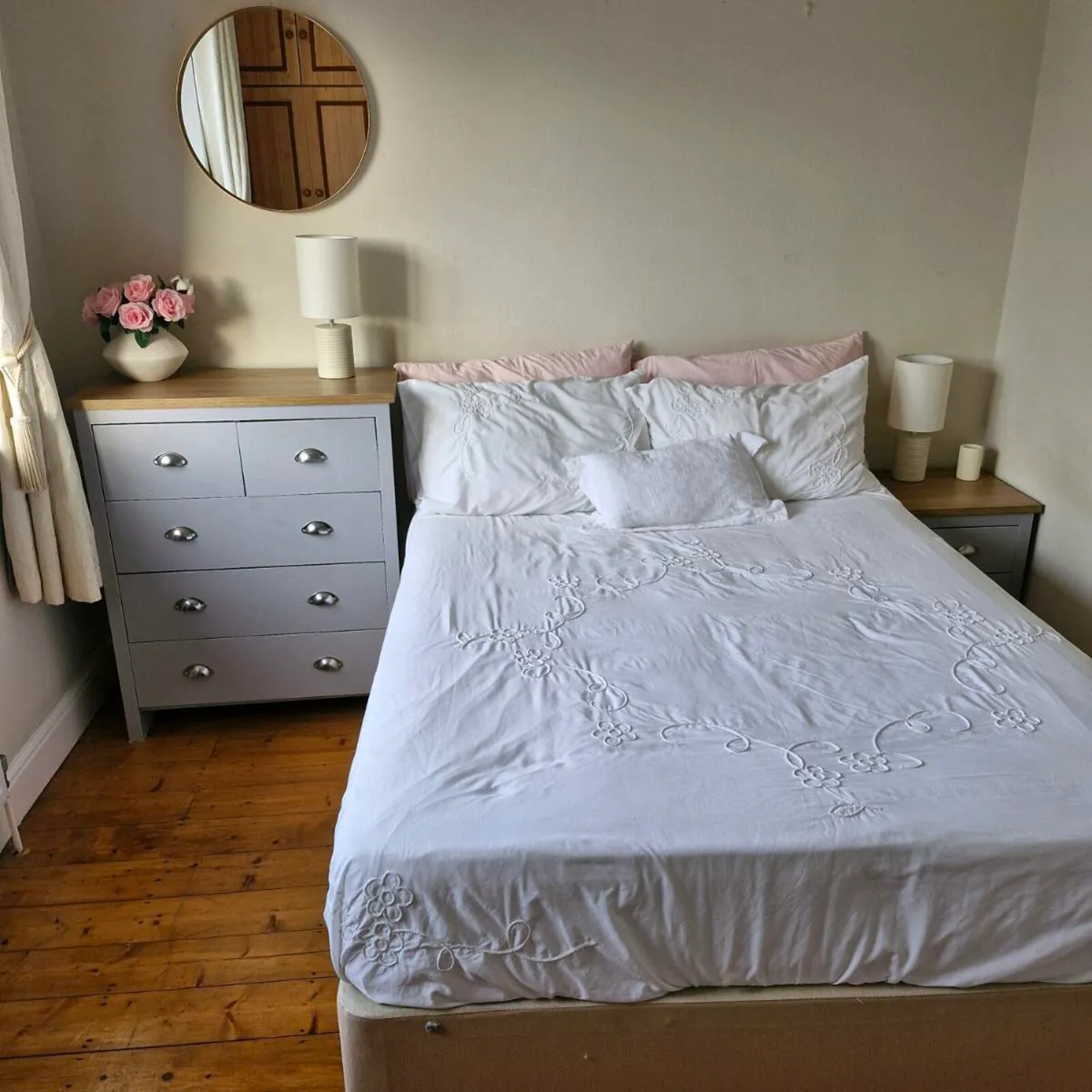 Chest of drawers & Bedside lockers/drawers - Image 3