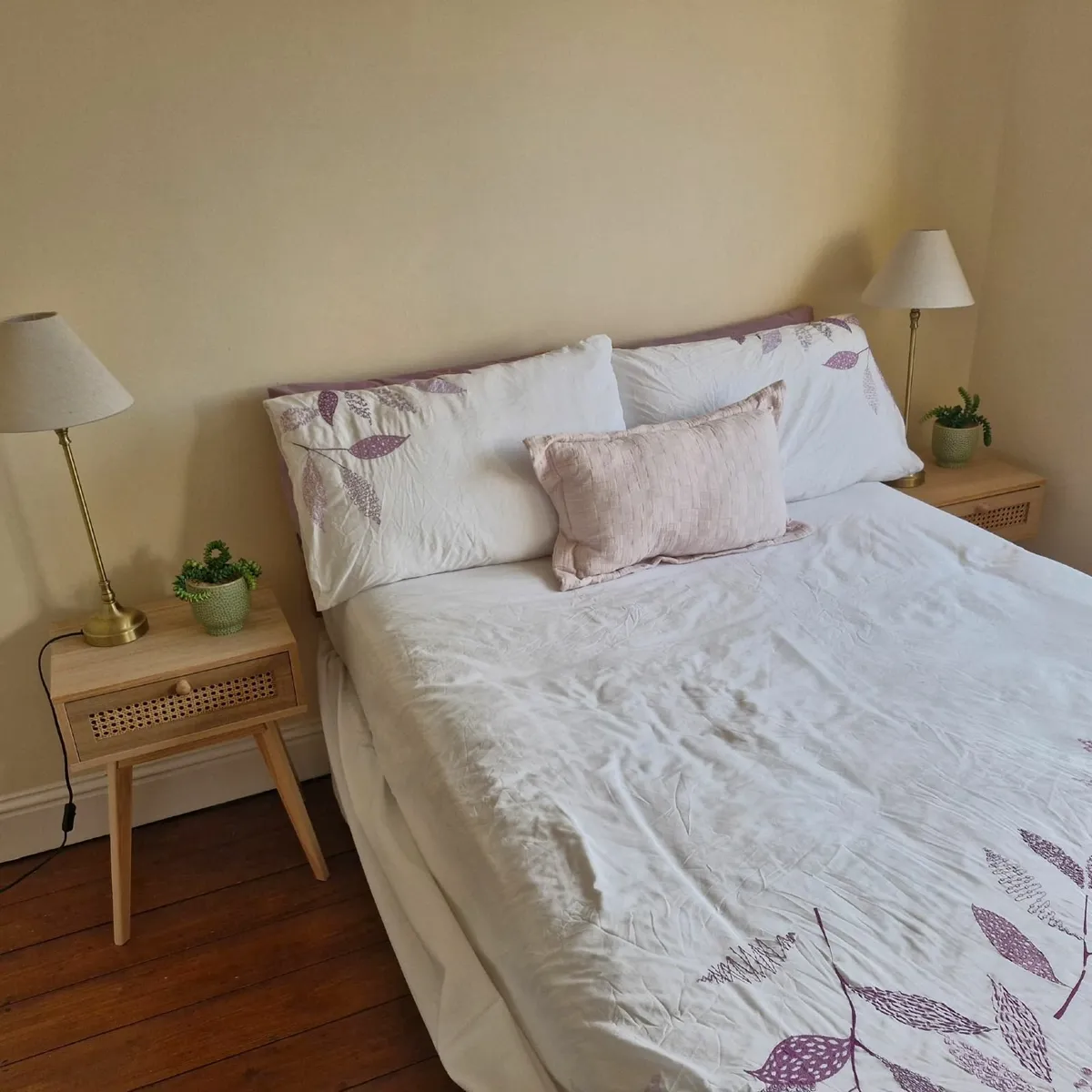 Bedside lockers & Lamps - Image 2