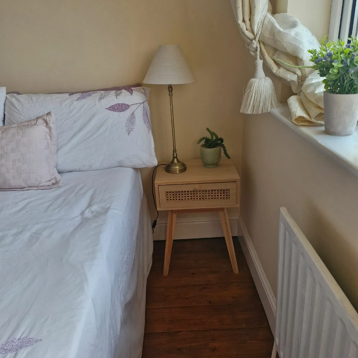 Bedside lockers & Lamps - Image 3